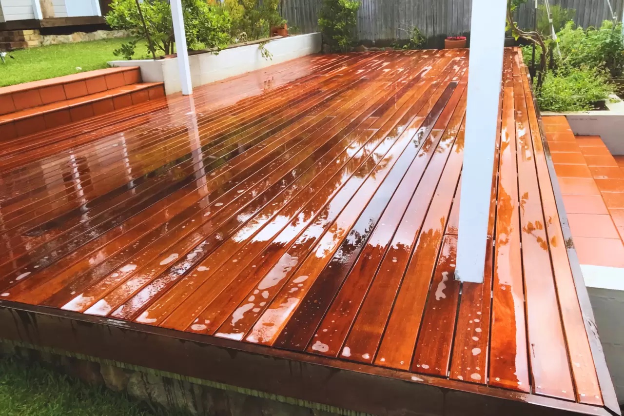 Steel deck subframe with cross bracing