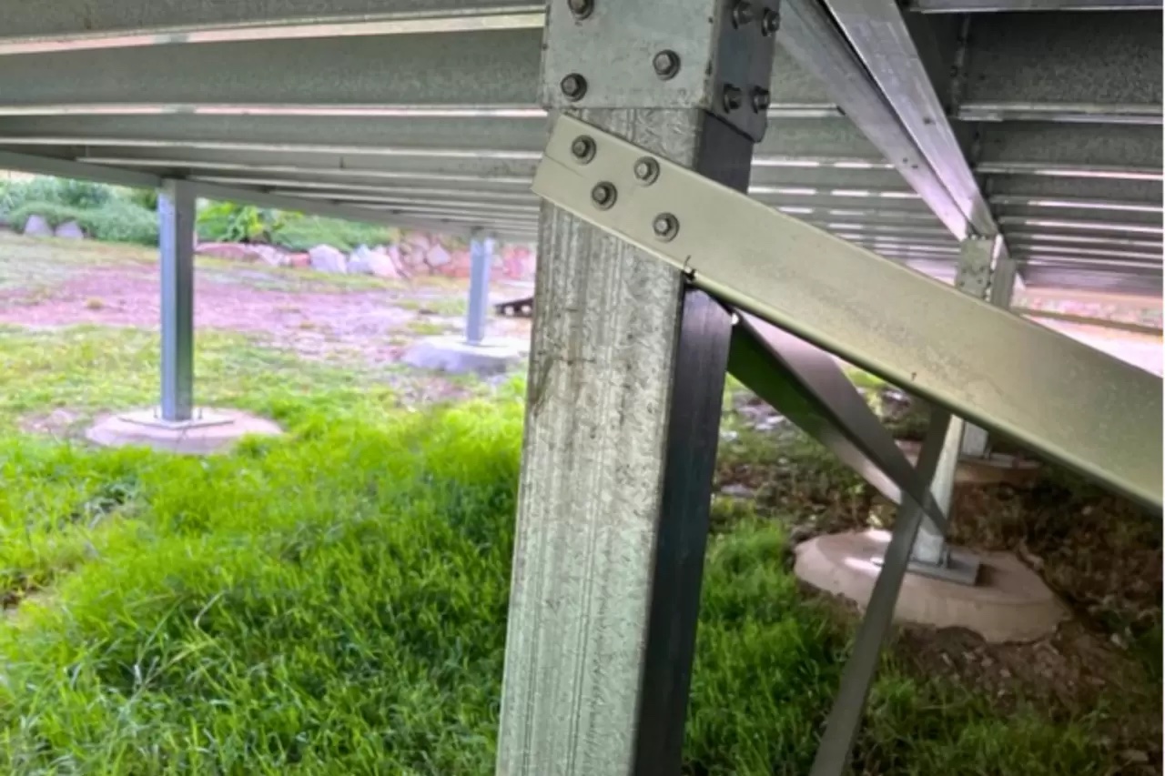 Steel deck post and bearer connection close-up