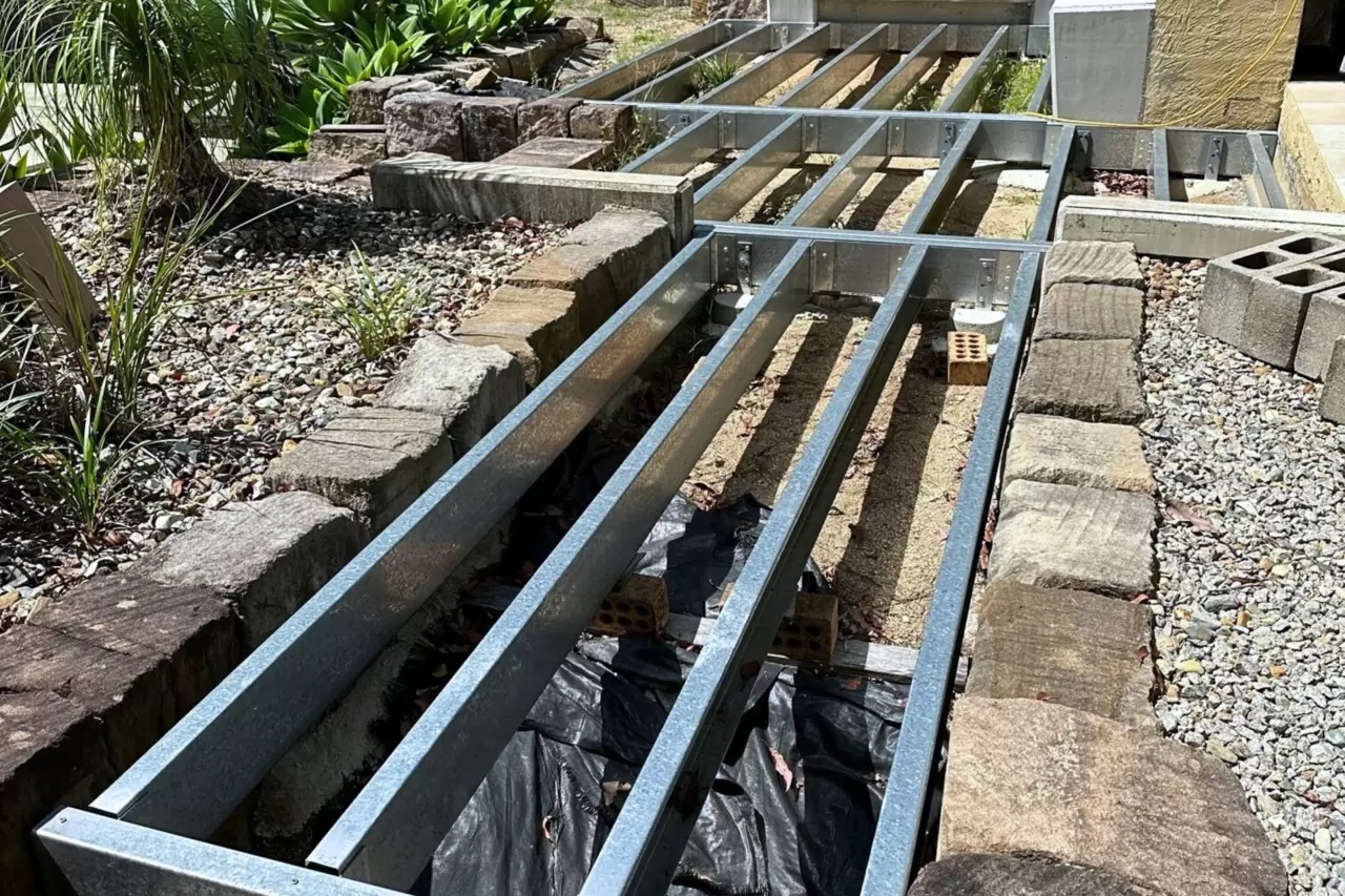 Elevated deck construction with steel stumps